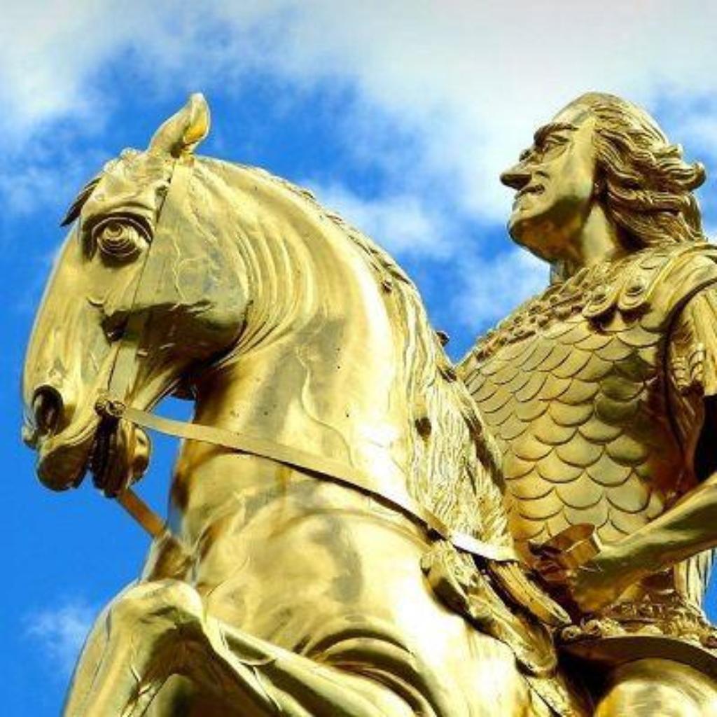 https://pixabay.com/photos/monument-golden-rider-dresden-547813/